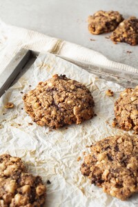 Robuuste speltkoeken met hazelnoot