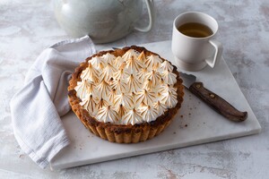 Salted Caramel Meringue Taart