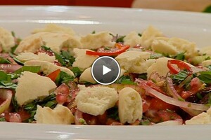 Salade met gestoomde aubergine