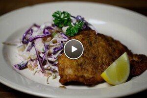Kalkoenschnitzel met koolsalade