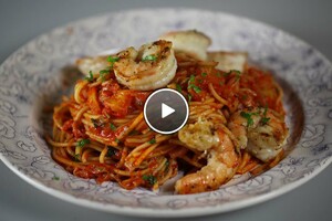 Spaghetti met geroosterde paprikasaus