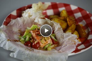 Vispakketje met bleekselderij en tomaat