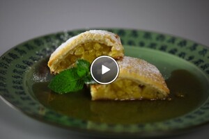 Feng Li Su (Taiwanese ananascake)