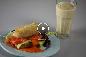 Broodje worst met appeltaartsmoothie
