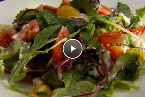Tomatensalade met zachte geitenkaas
