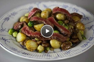 Spruitjesroerbak met krieltjes en kastanjes