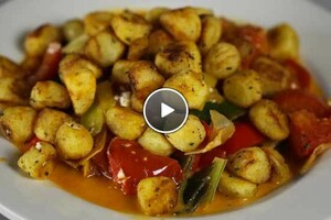 Stoofprei in tomatensaus en rozemarijn krieltjes
