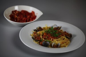 Spaghetti con le vongole al sugo