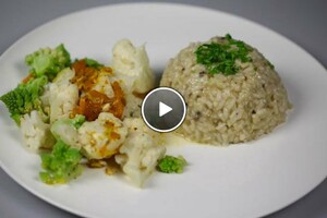 Risotto al funghi con cafolviore bicolore al peperone
