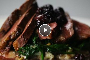 Margret de canard met cassissaus, verse spinazie en truffelpuree