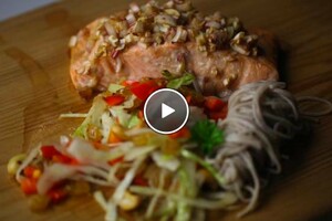Oosterse zalm op cederhout