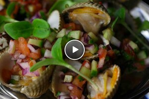 Caribische garnalen van de barbecue met salsa van gegrilde Caribische garnalen van de barbecue met salsa van gegrilde