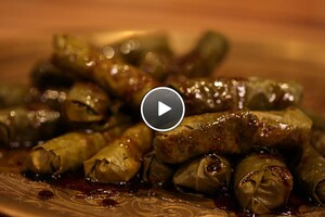 Sarma van druivenbladeren met pistache, vijgen & granaatappel