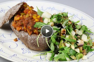 Gevuld brood met perensalade