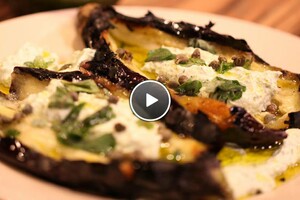 Geroosterde Aubergine met labne en kappertjes