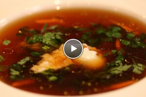 Kalfsbouillon met kervel en truffelolie