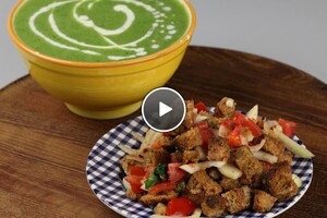 Broccolisoep met broodsalade