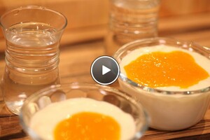 Mhallabia met mandarijnstroop en witte koffie