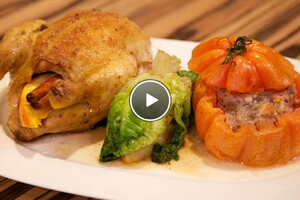 Piepkuiken a la Johnny met gevulde tomaten