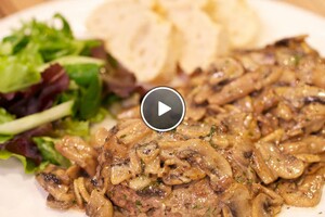 Polpettone alla Giovanni con funghi ( gehaktbal met champignonsaus)