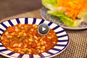 Pittige loubia met een frisse salade