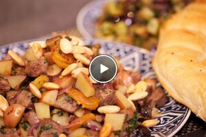 Lamsvlees met gedroogde abrikozen en pruimen