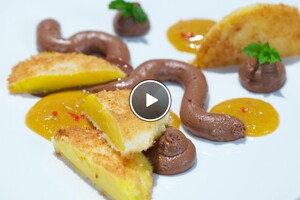 Chocolademousse en mangoschnitzels