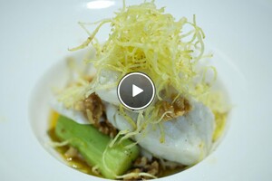 Gepocheerde tarbot, prei in beurre noisette en pommes paille