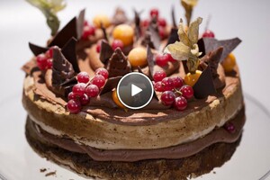 Hazelnoot-chocoschuimtaart