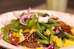 Groene bonensalade met toast