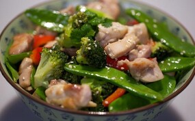 Supersnelle kip teriyaki wokschotel