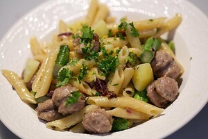 Penne con salsiccia e asparagi (penne met saucijsjes en asperge)
