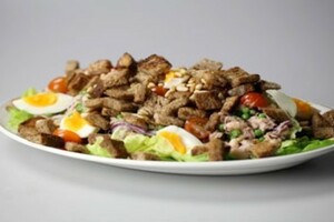 Maaltijdsalade met zelfgemaakte croutons
