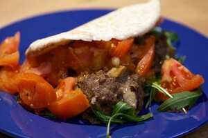 Portobello-hamburgers met gebakken vleestomaat