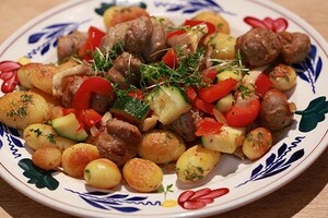 Saucijzen met gebakken oesterzwam en tuinkers-krieltjes