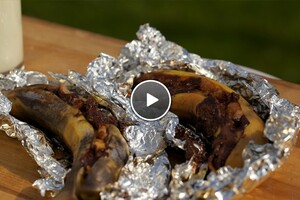 Barbecuebanaan met sinaasappel-kokossmoothie