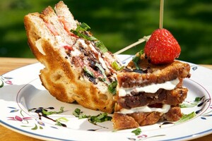 Zoete aardbeiensandwich