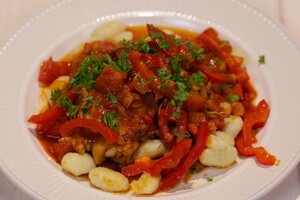 Pörkölt met rode paprika