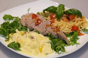 Carne di maiale alle erbe e insalata al mango (Kruidige varkenshaas met mangosalade)
