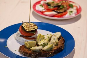 Auberginetorentjes met tomatenbrood