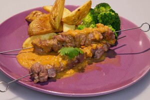 Saté ku batata uit Curaçao
