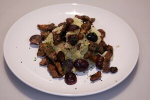 Zuurkool met gebakken blauwe druiven