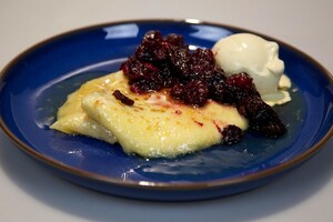Crêpes Suzette met peren-cranberrycompote