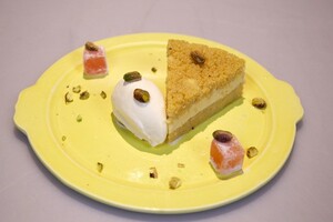 Couscoustaart met rozenwater-kaneelsiroop