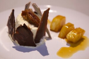 Bitterkoekjesijstaart met ananas