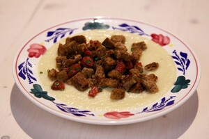 Knolselderijsoep met chorizo