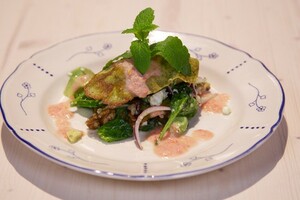 Spinaziepannenkoekjes met avocado, feta en munt