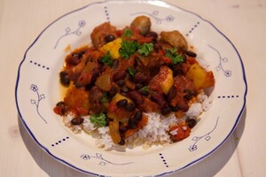 Sweet & spicy bean pot