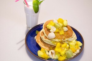 Sweet Asian: Pinda-pancakes, tropische fruitcompote en kokossmoothie