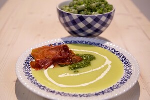 Aardappel-knoflooksoep met parmahamchips